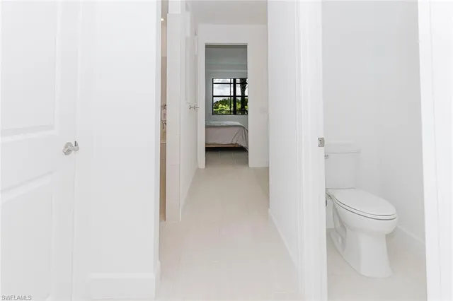 a en suite bathroom with a double vanity sink and mirror