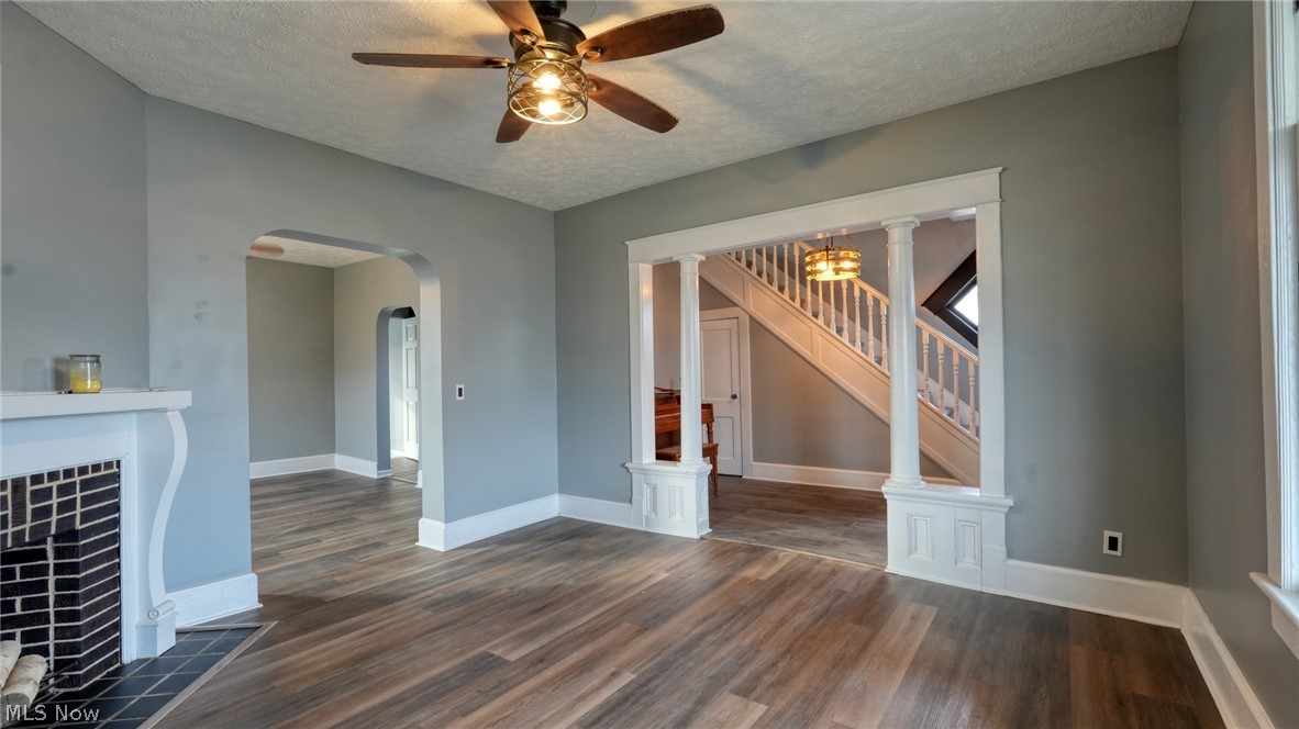 10386 Pioneer Road Byesville, OH 43723 - Photo 5 of 24 Living room
