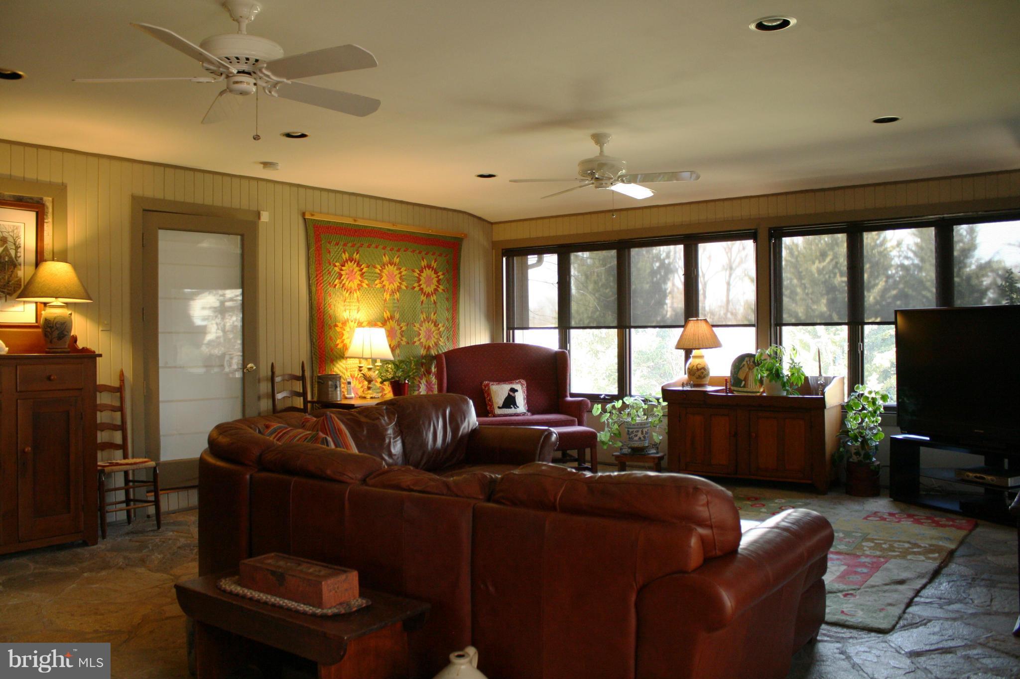 554 Hampton Lane Baltimore, MD 21286 - Photo 14 of 30 Dining Room