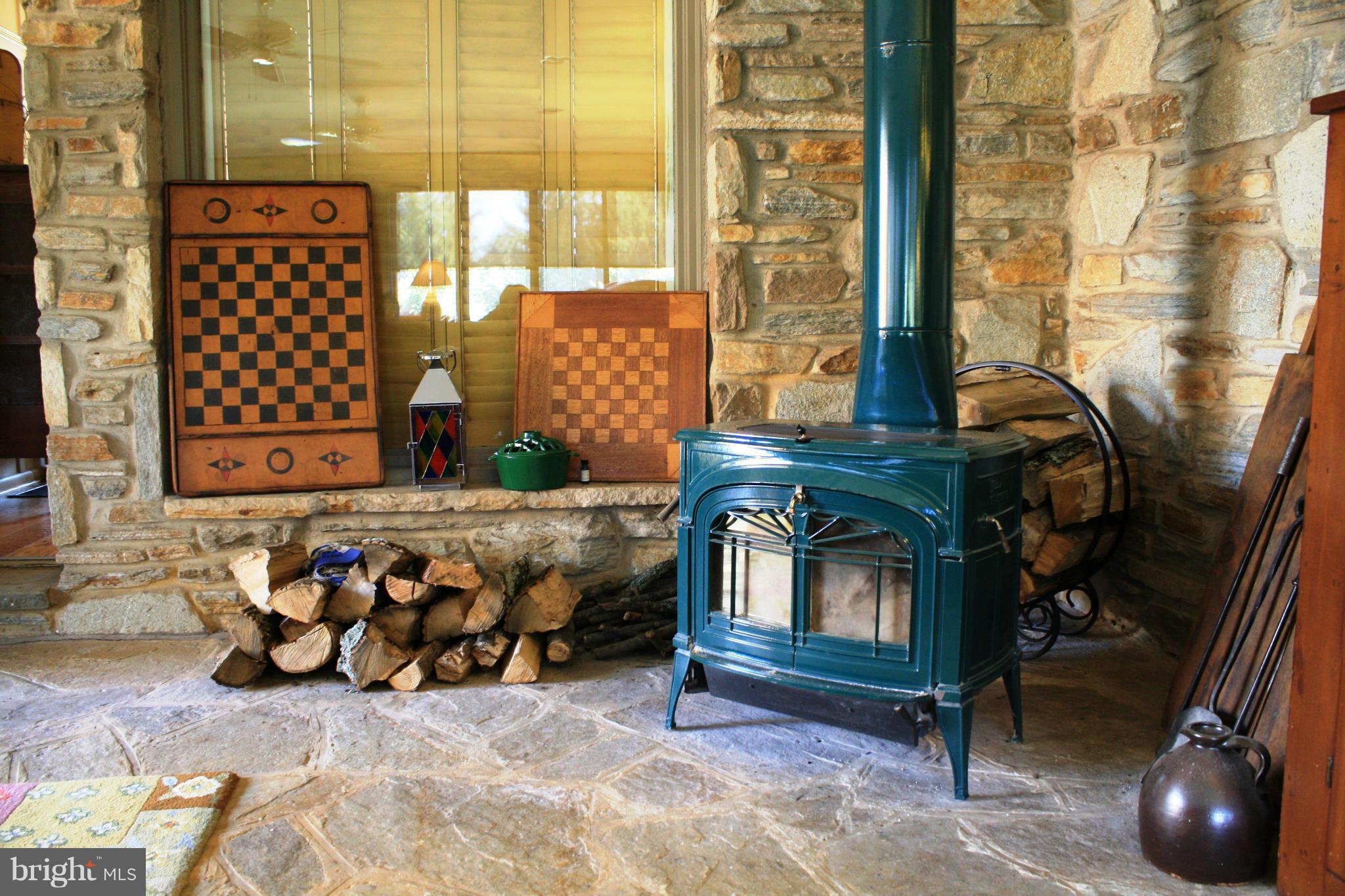 554 Hampton Lane Baltimore, MD 21286 - Photo 15 of 30 Family Room