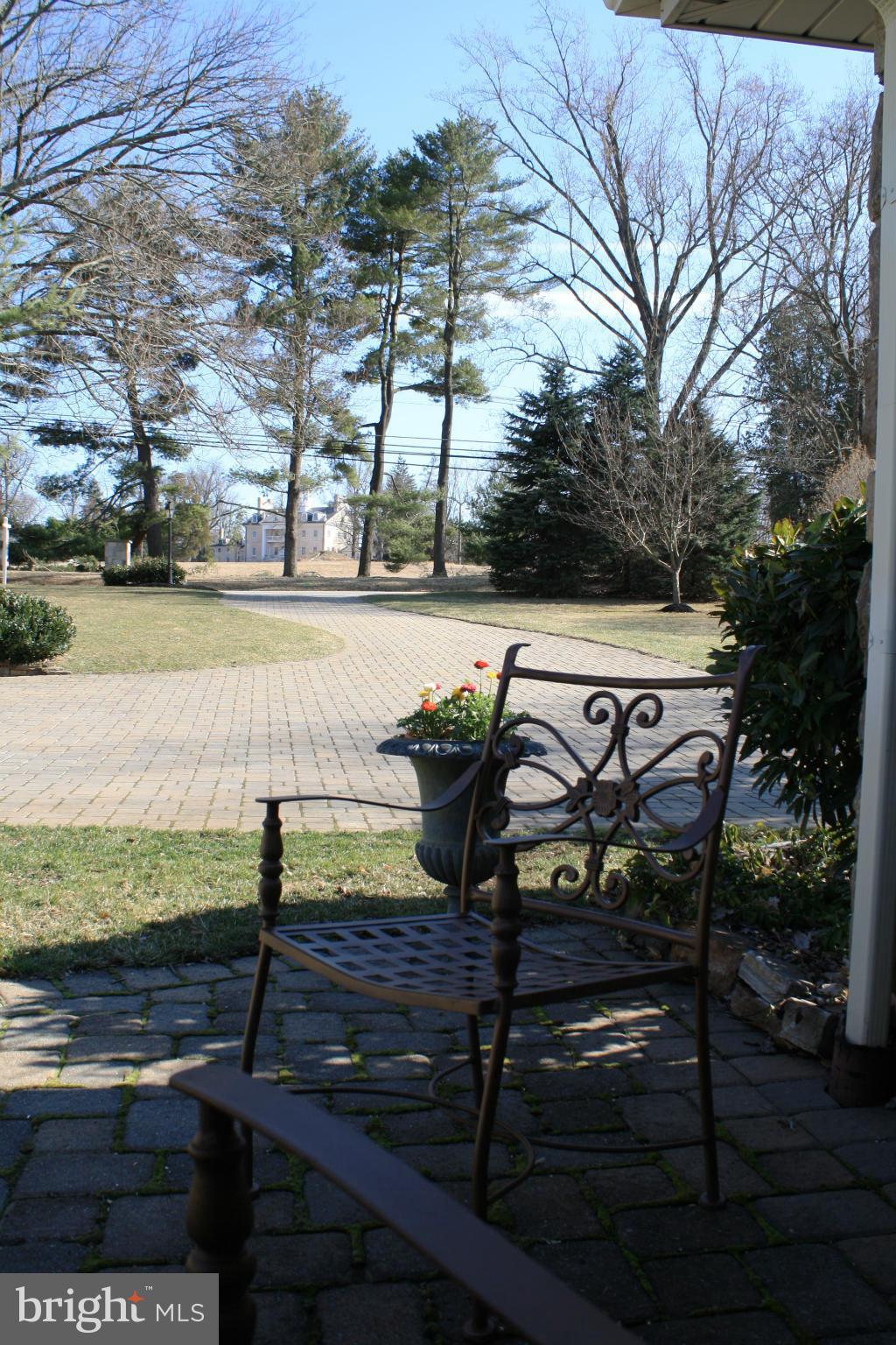 554 Hampton Lane Baltimore, MD 21286 - Photo 4 of 30 View