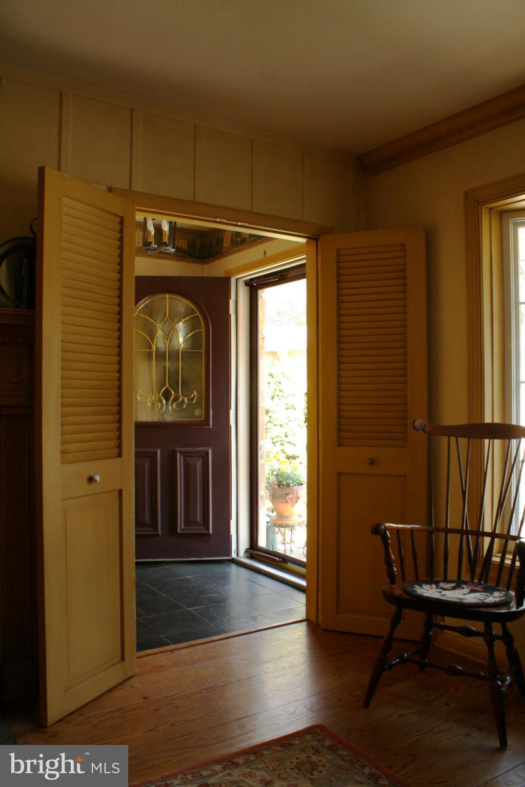 554 Hampton Lane Baltimore, MD 21286 - Photo 5 of 30 Exterior (Front)