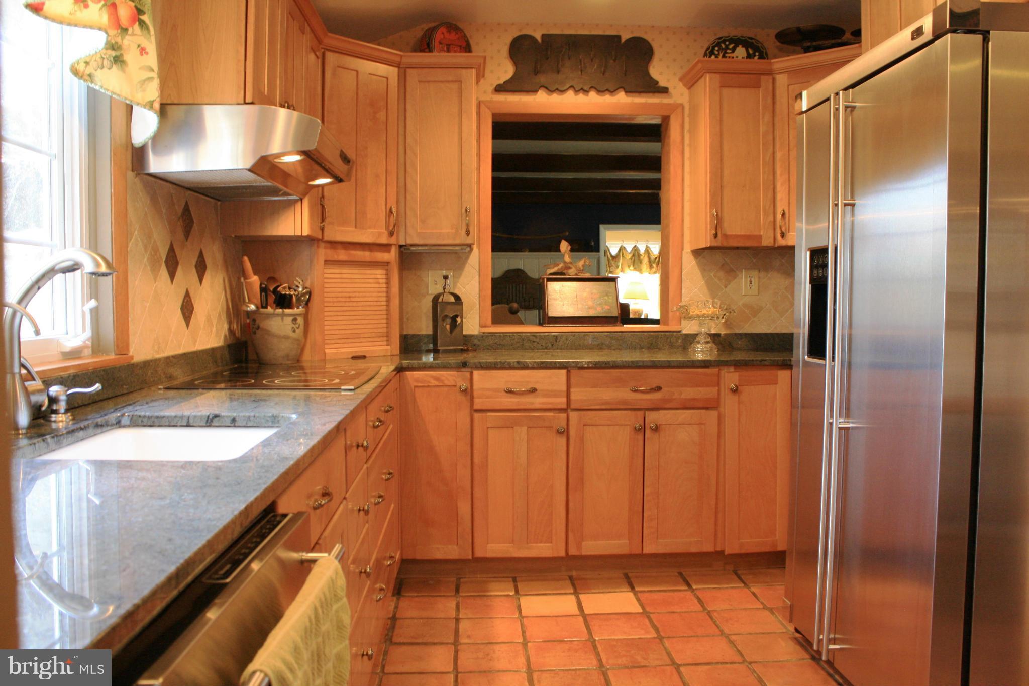 554 Hampton Lane Baltimore, MD 21286 - Photo 8 of 30 Kitchen