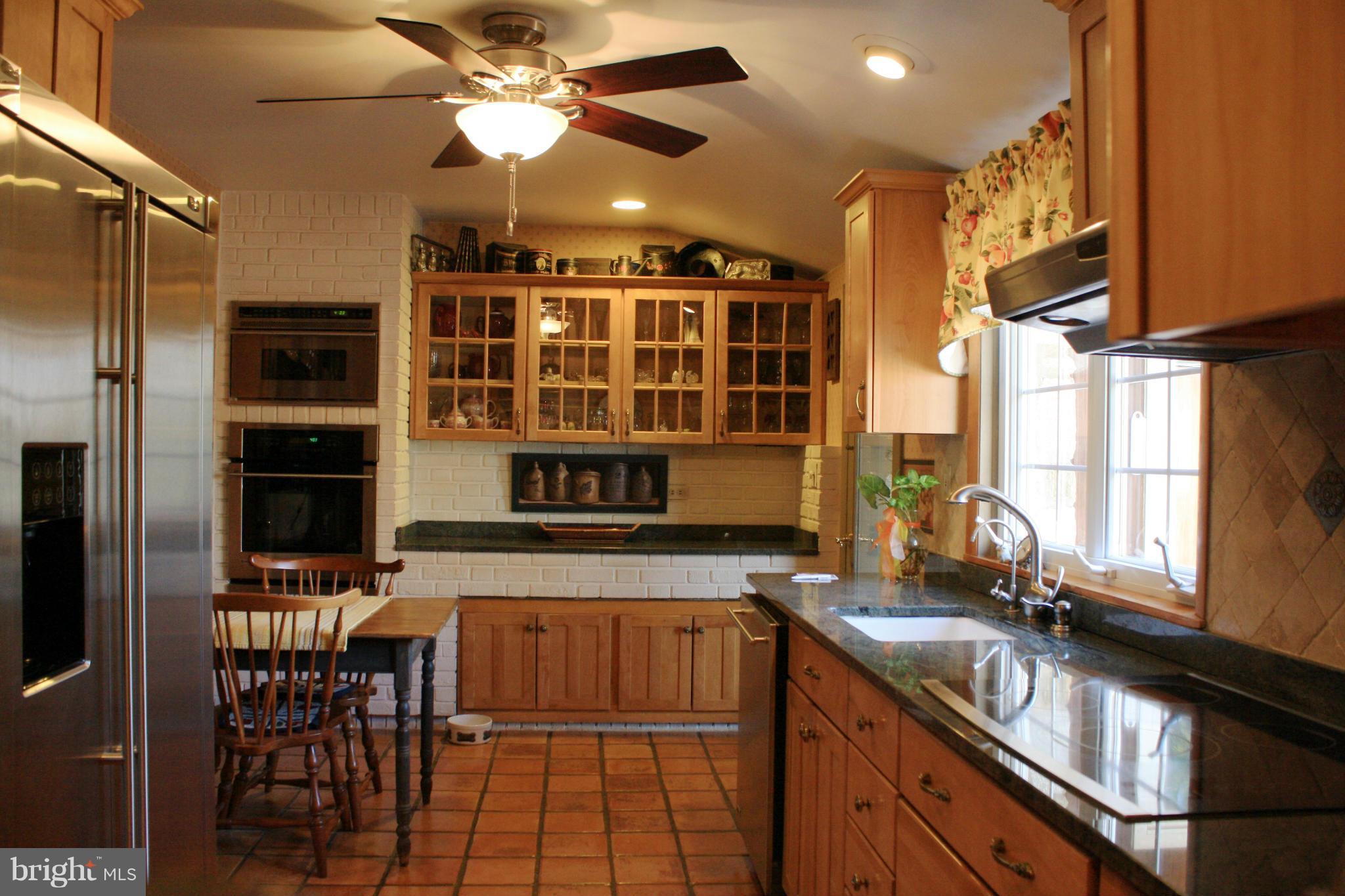 554 Hampton Lane Baltimore, MD 21286 - Photo 9 of 30 Kitchen
