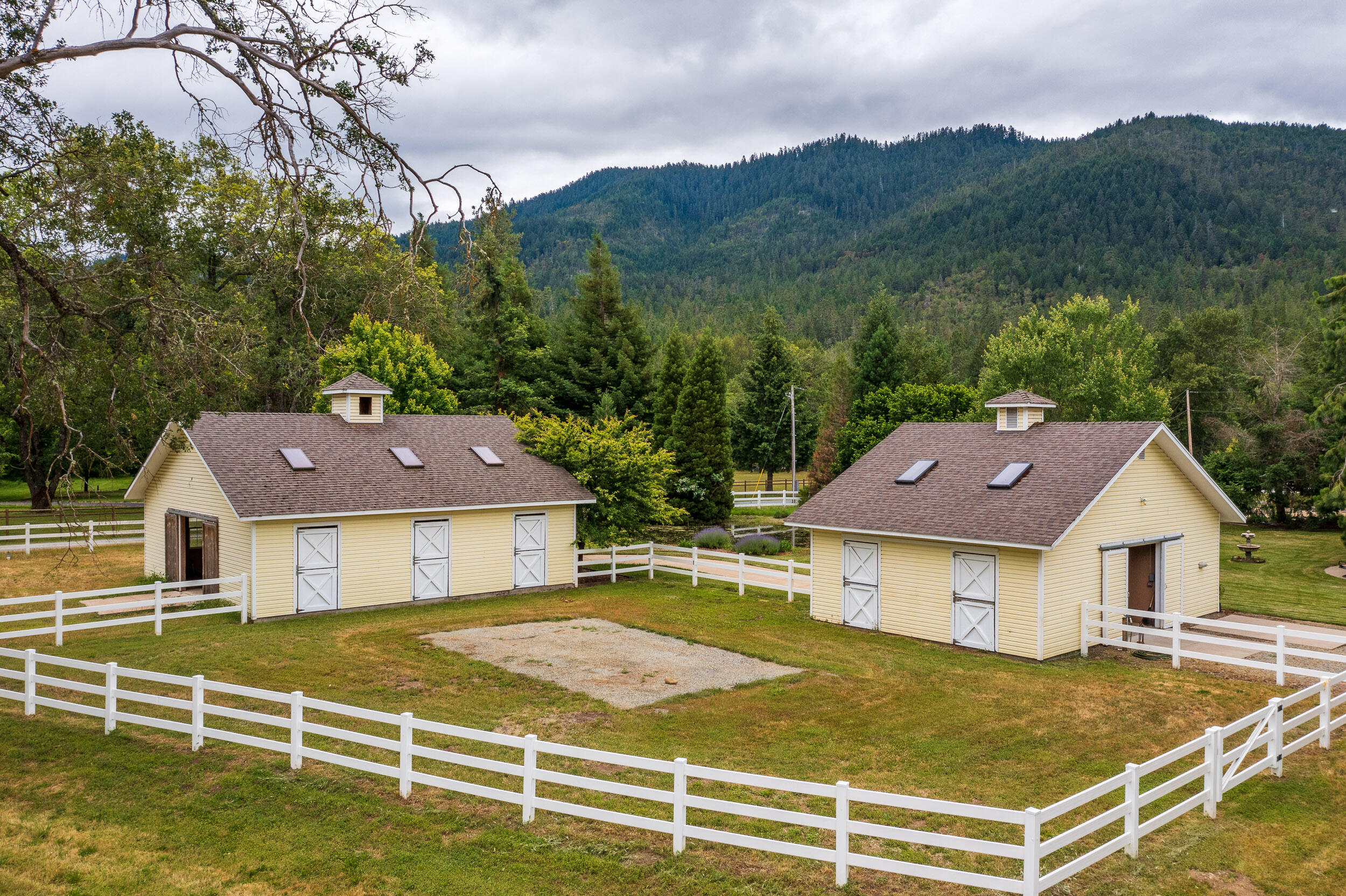 6666 New Hope Road Grants Pass, OR 97527 - Photo 46 of 60 Barns