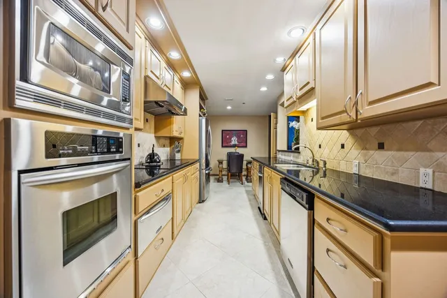 $340,000 | 3350 McCue Road, Unit 904, Houston, TX 77056