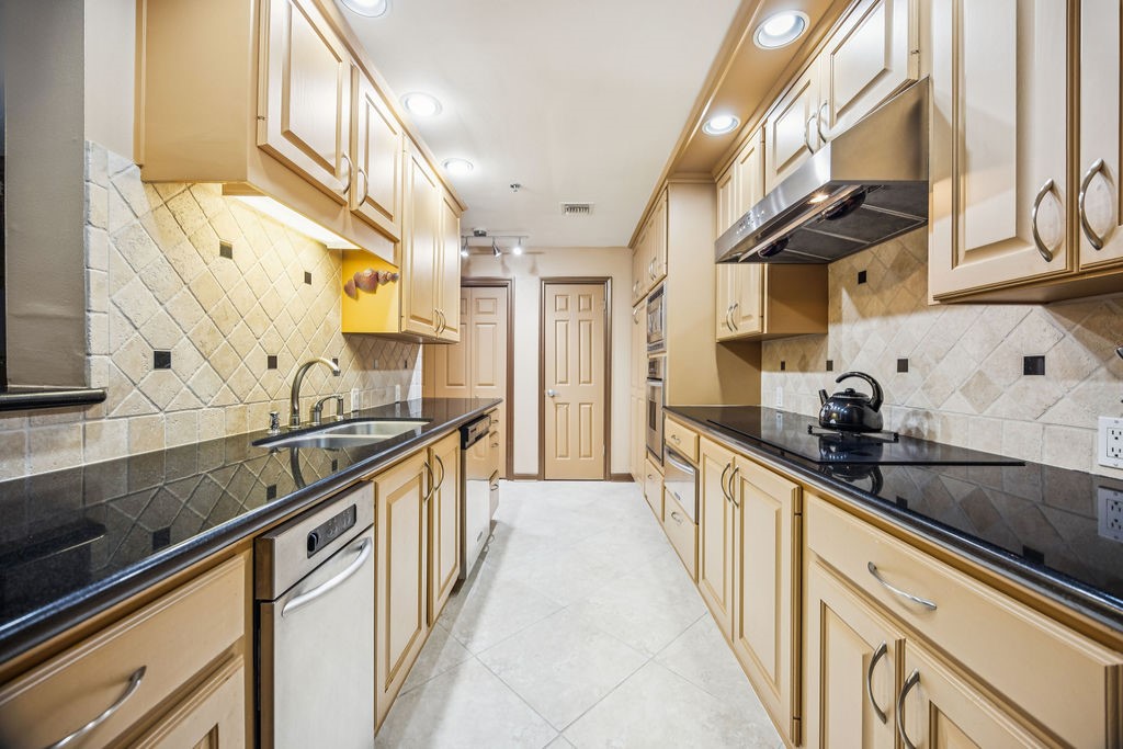 3350 McCue Road, Unit 904 Houston, TX 77056 - Photo 12 of 36