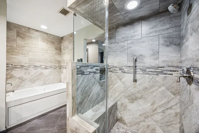 $340,000 | 3350 McCue Road, Unit 904, Houston, TX 77056