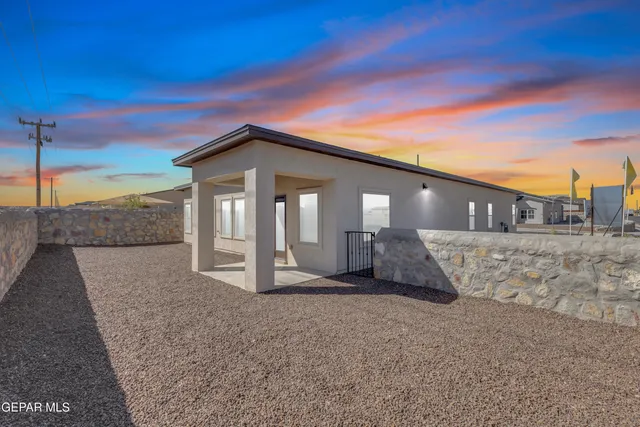 $375,000 | 100 Bonnie Trail, Sunland Park, NM 88008
