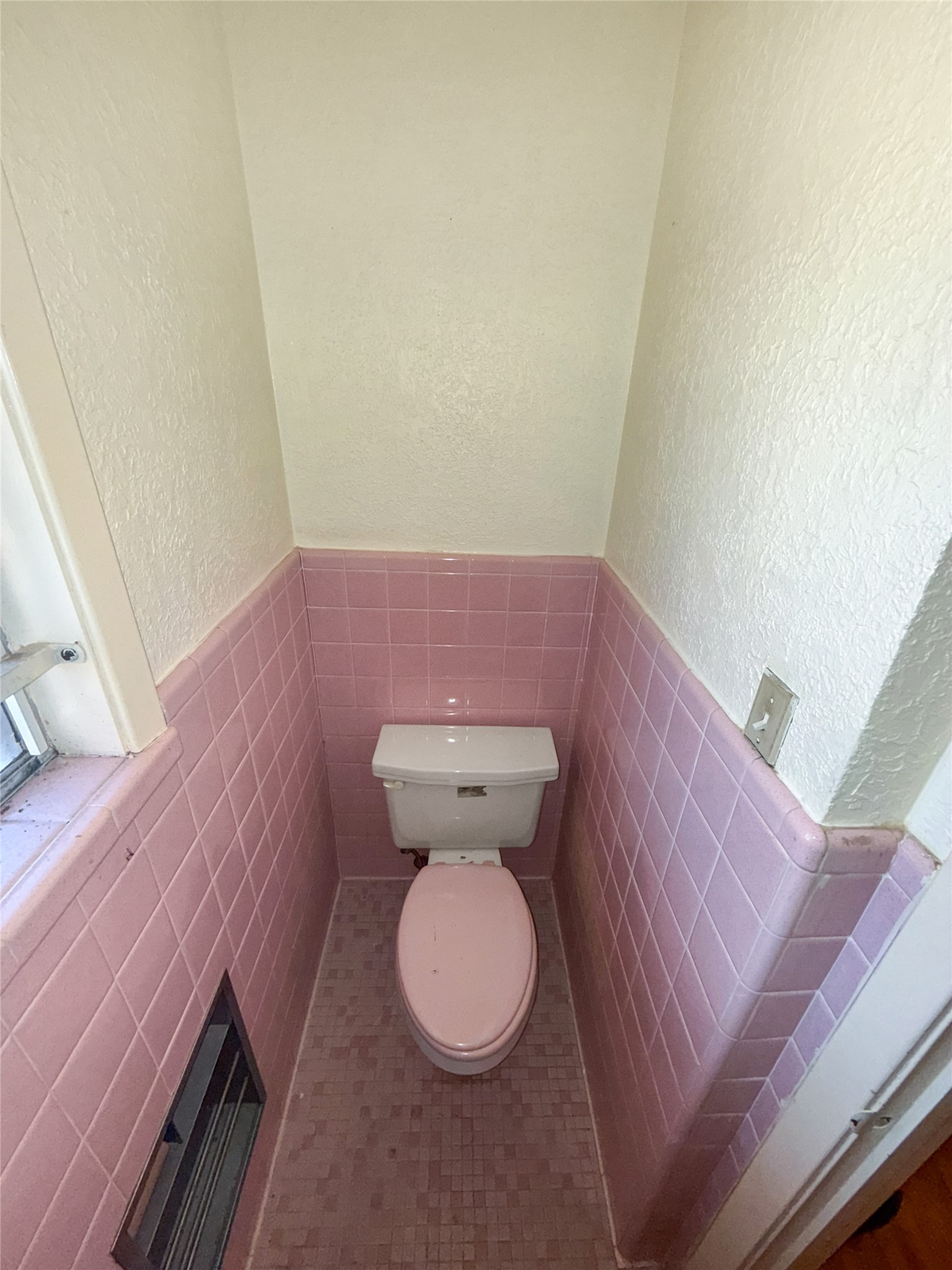 8219 Colgate Street Houston, TX 77061 - Photo 22 of 39 a bathroom with a toilet