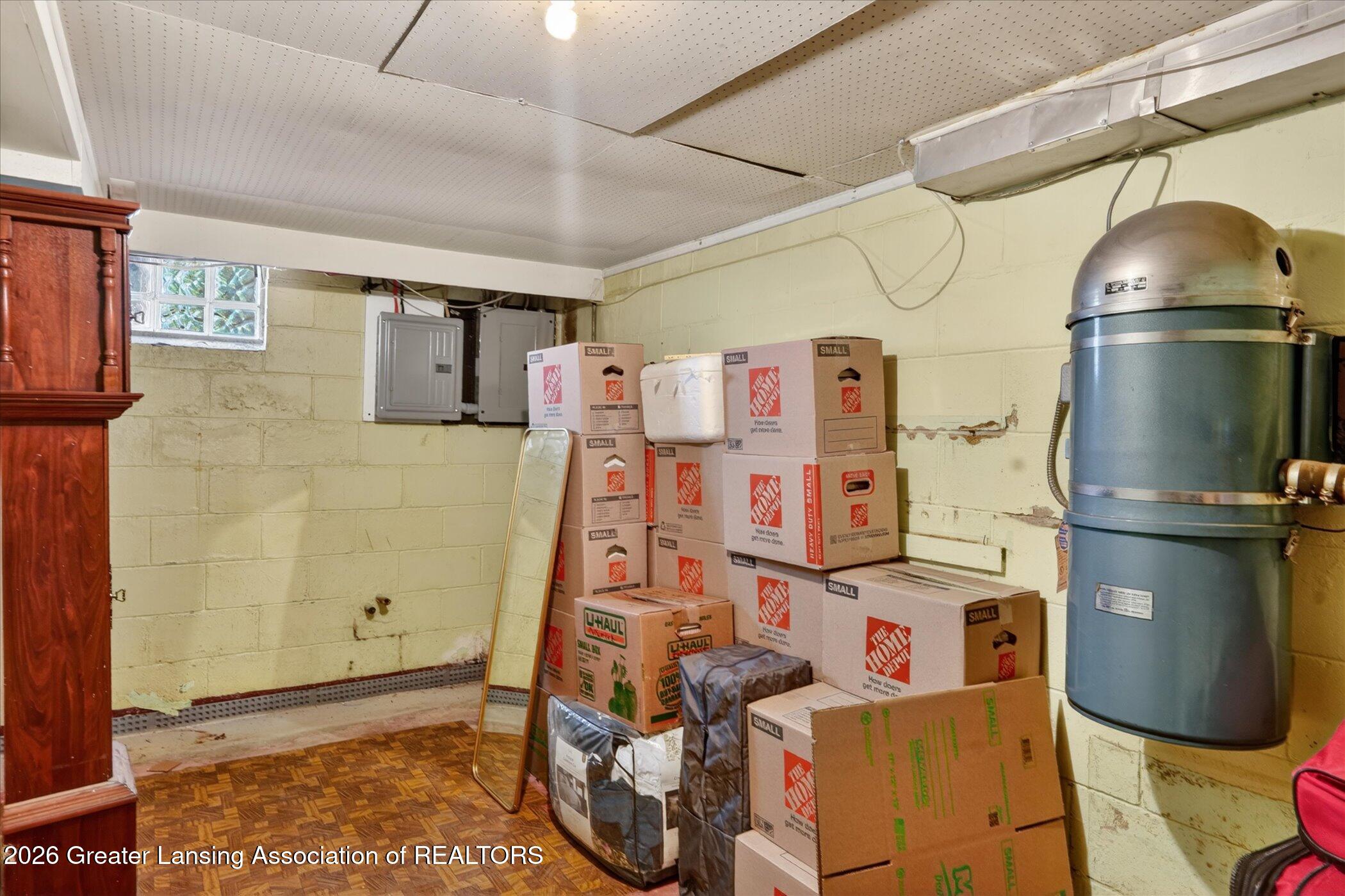 1910 Elmwood Road Lansing, MI 48917 - Photo 35 of 42 39-1910-Elmwood-Rd-Lansing-MI-48917-Wind