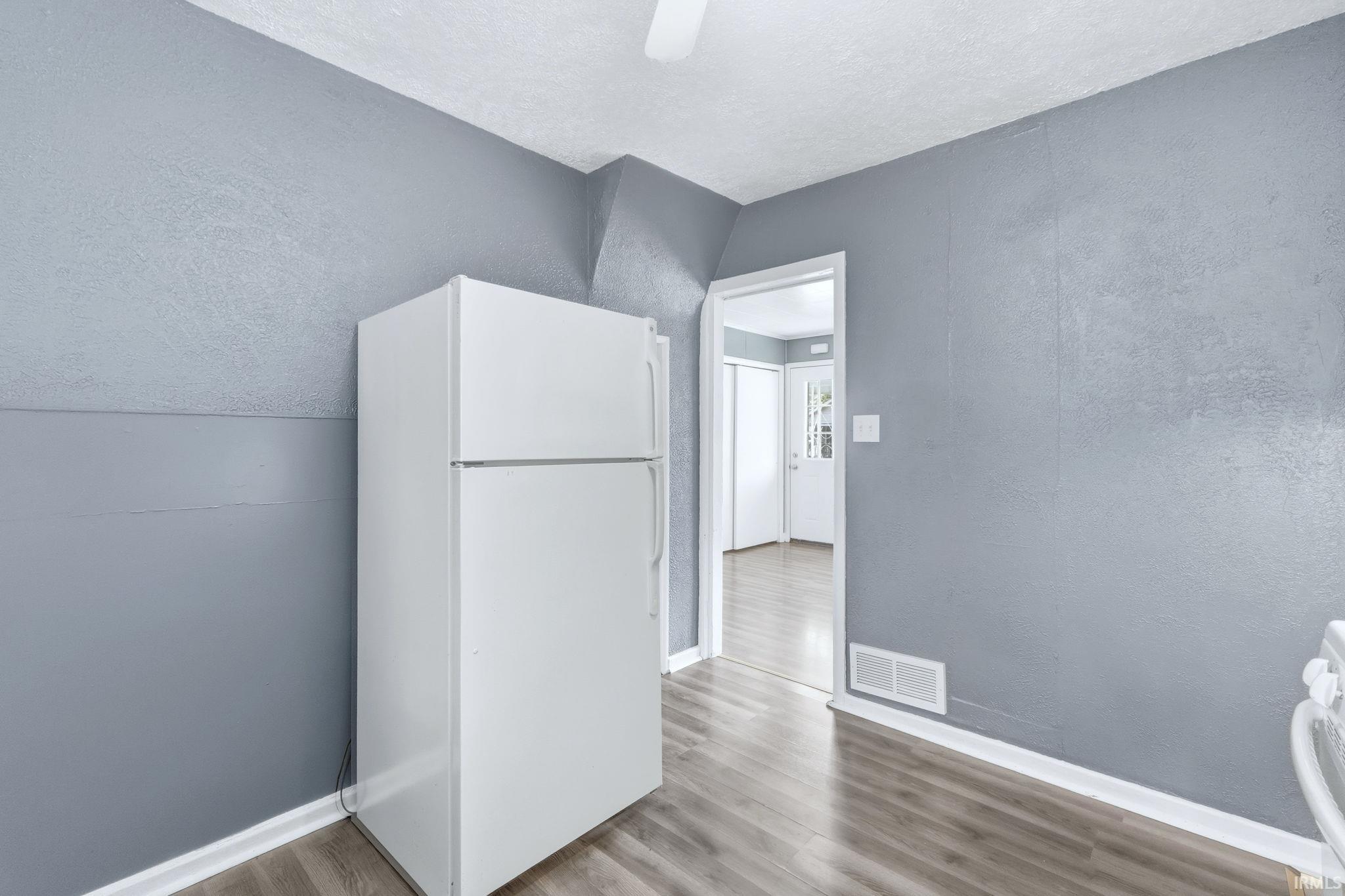 2747 Abbott Street Fort Wayne, IN 46806 - Photo 11 of 31