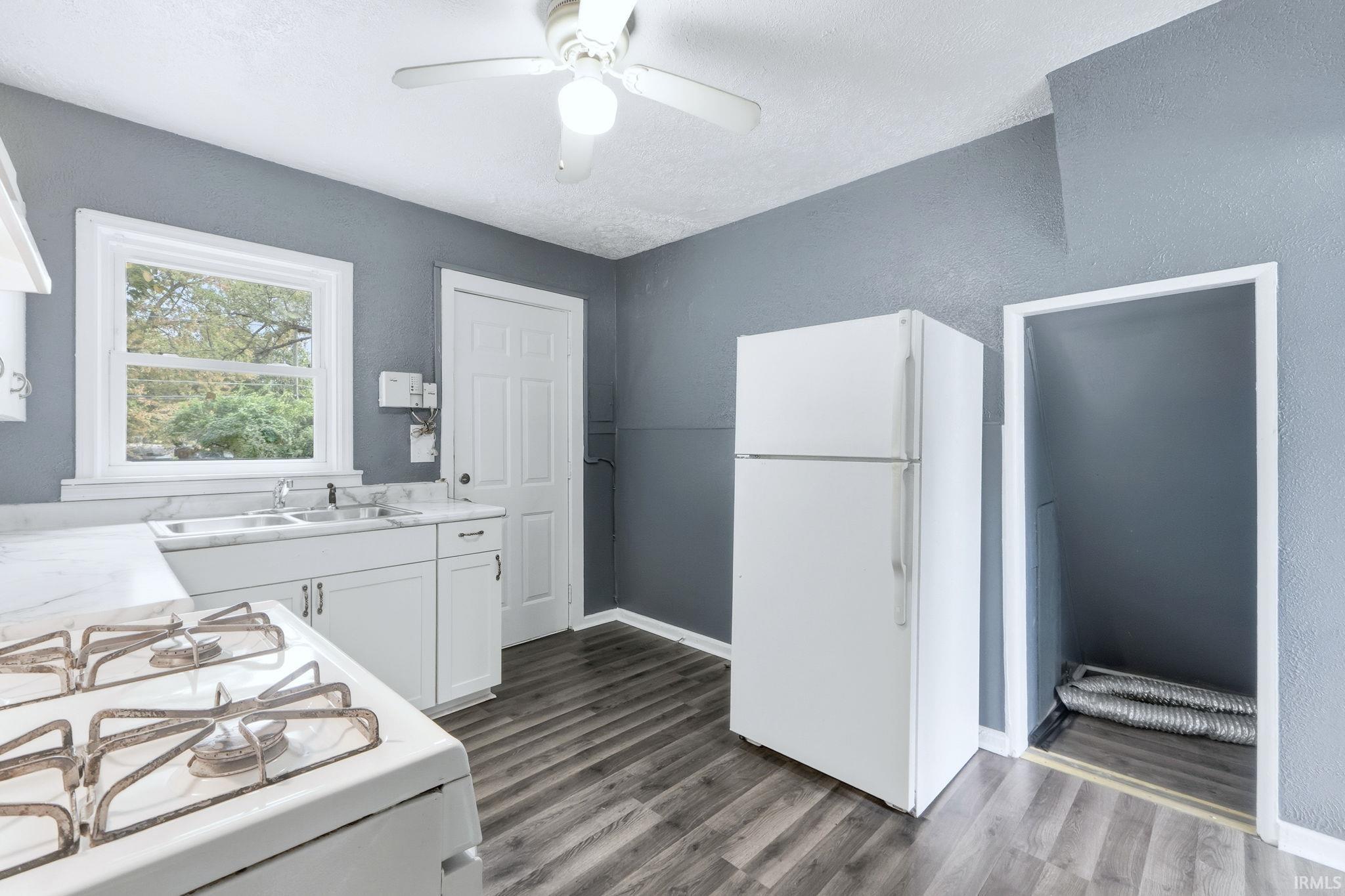 2747 Abbott Street Fort Wayne, IN 46806 - Photo 8 of 31