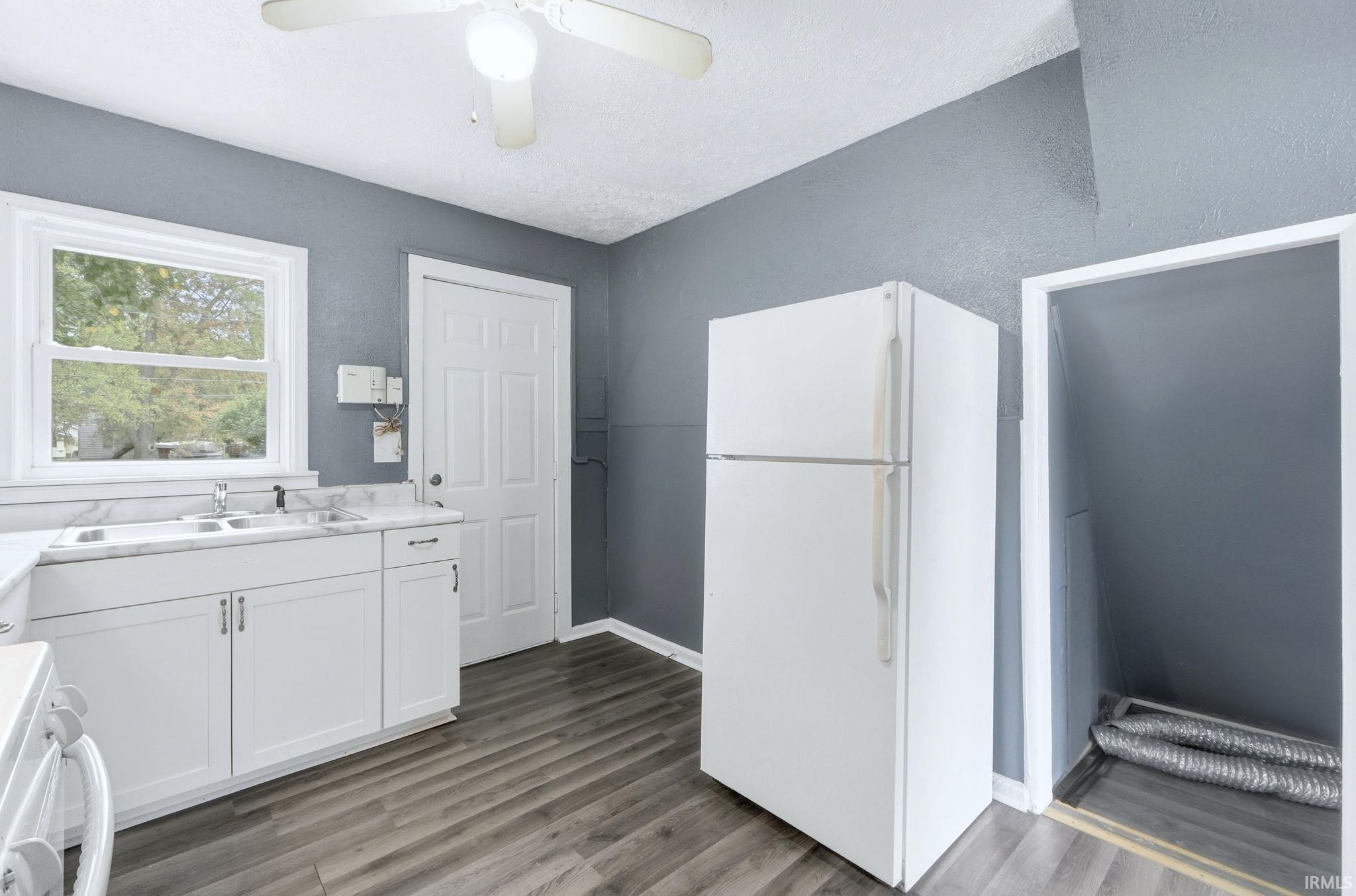 2747 Abbott Street Fort Wayne, IN 46806 - Photo 9 of 31