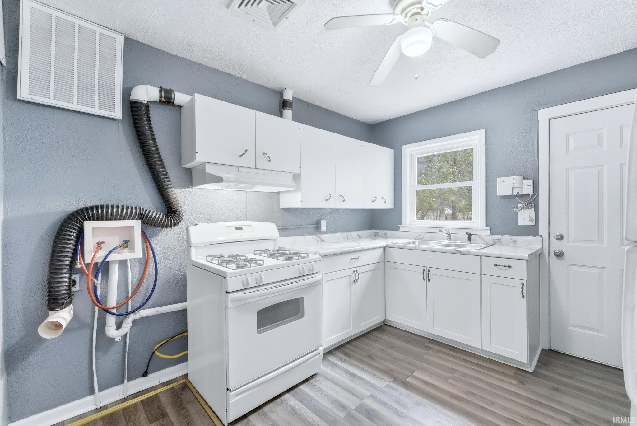 2747 Abbott Street Fort Wayne, IN 46806 - Photo 10 of 31