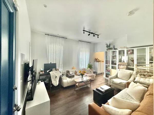 $3,400 | 13 Schuyler Street, Unit 2, Boston, MA 02121