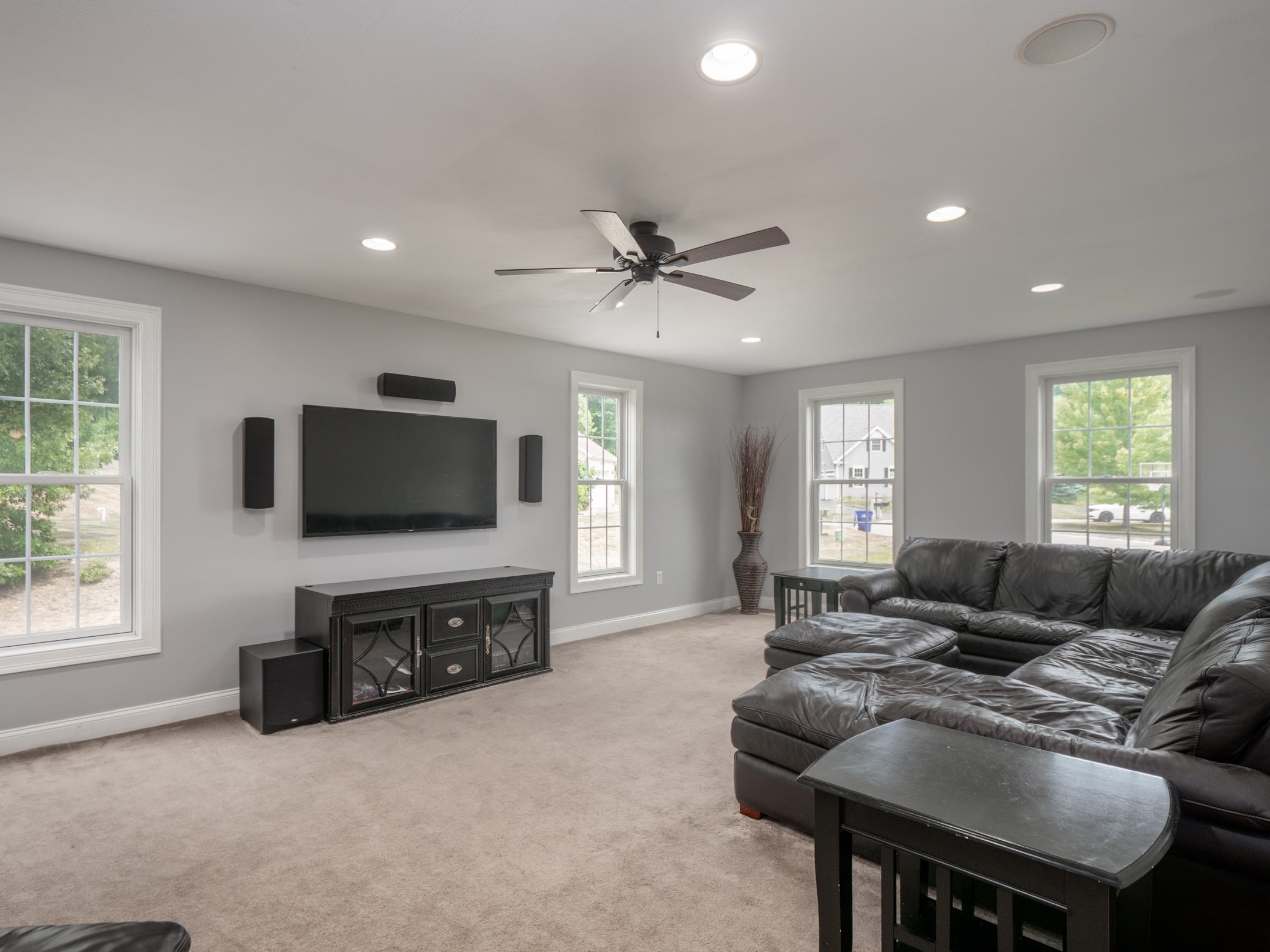 18 Empire Circle Hudson, NH 03051 - Photo 12 of 40