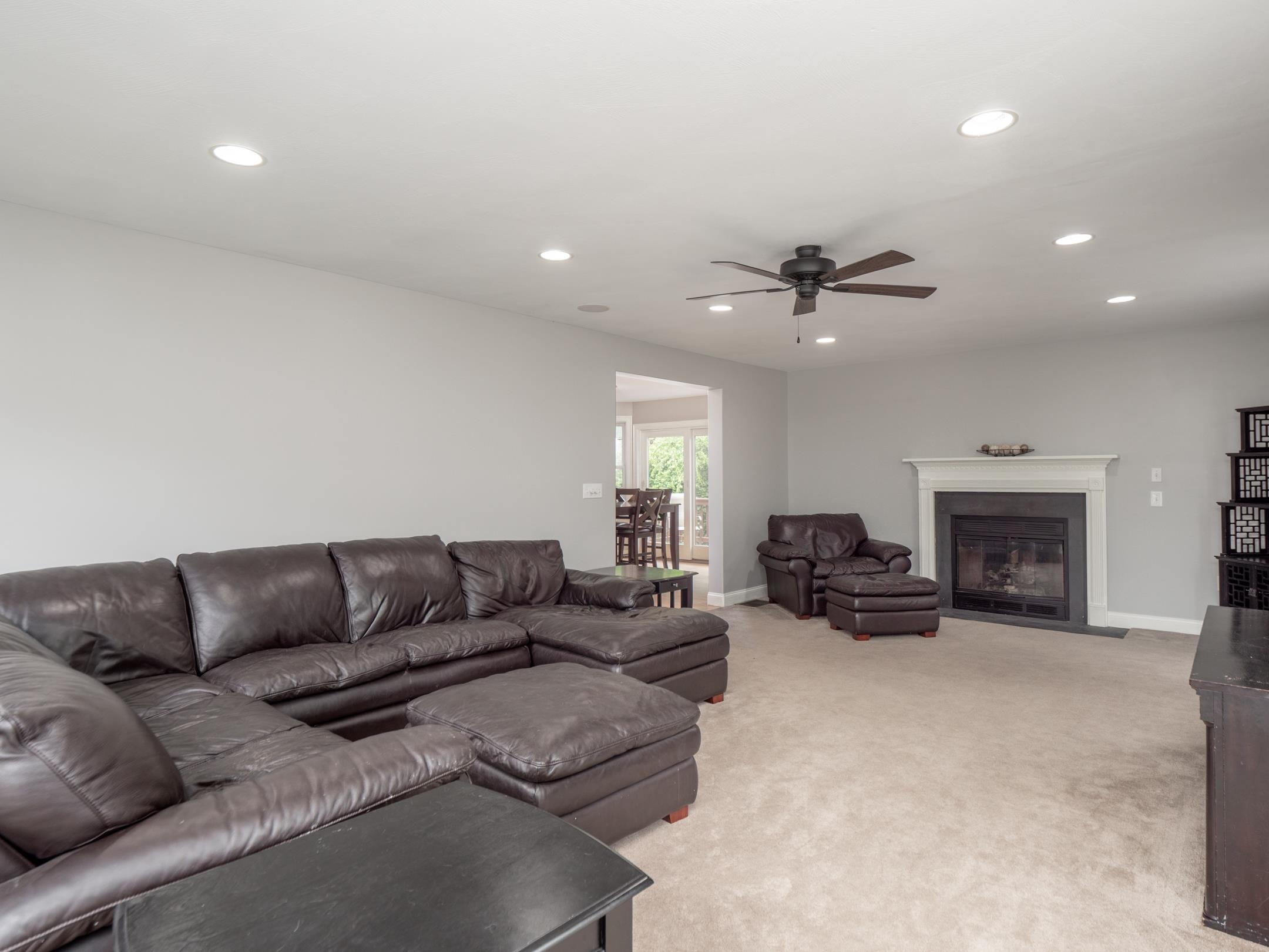 18 Empire Circle Hudson, NH 03051 - Photo 14 of 40