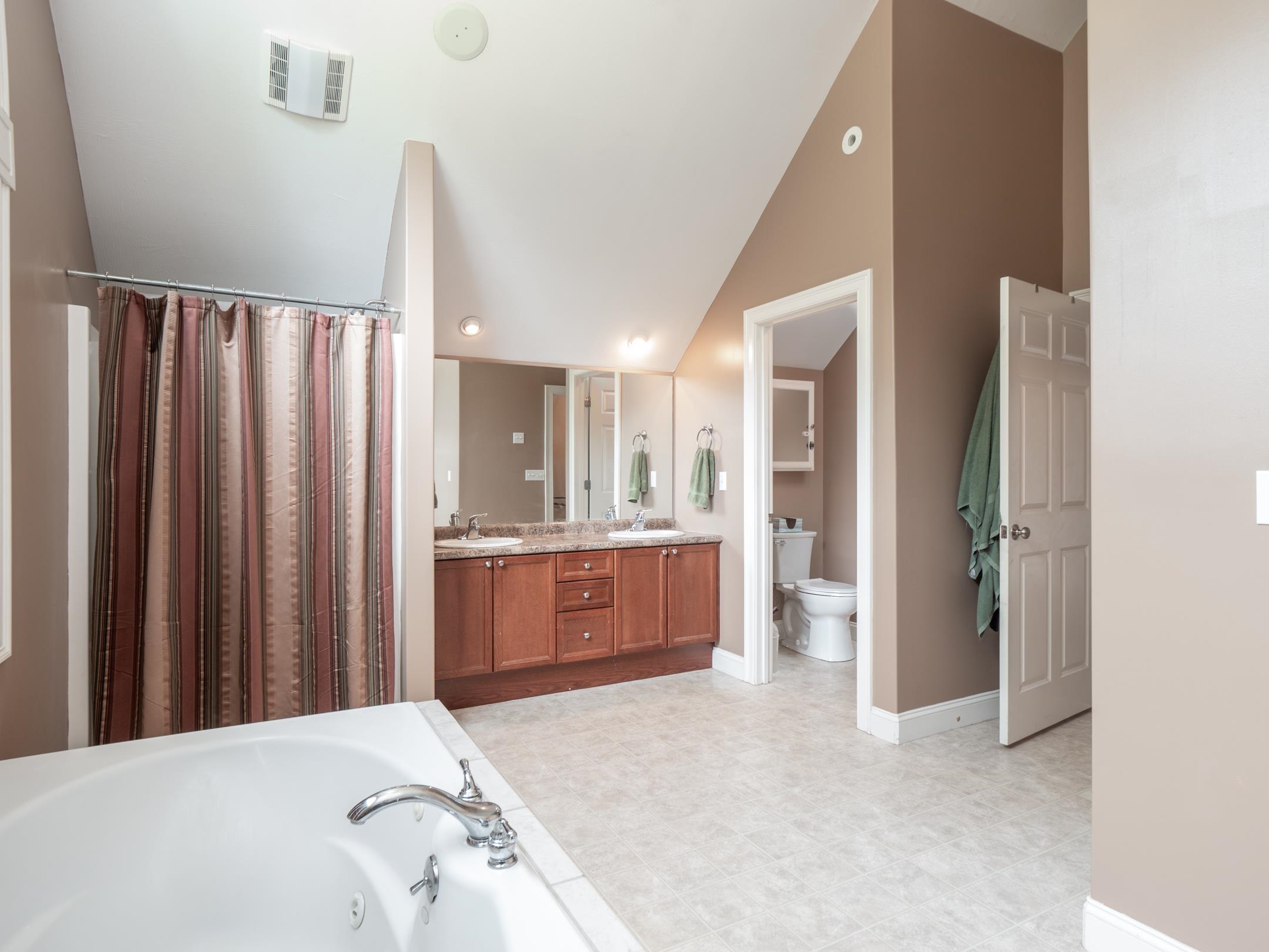 18 Empire Circle Hudson, NH 03051 - Photo 26 of 40