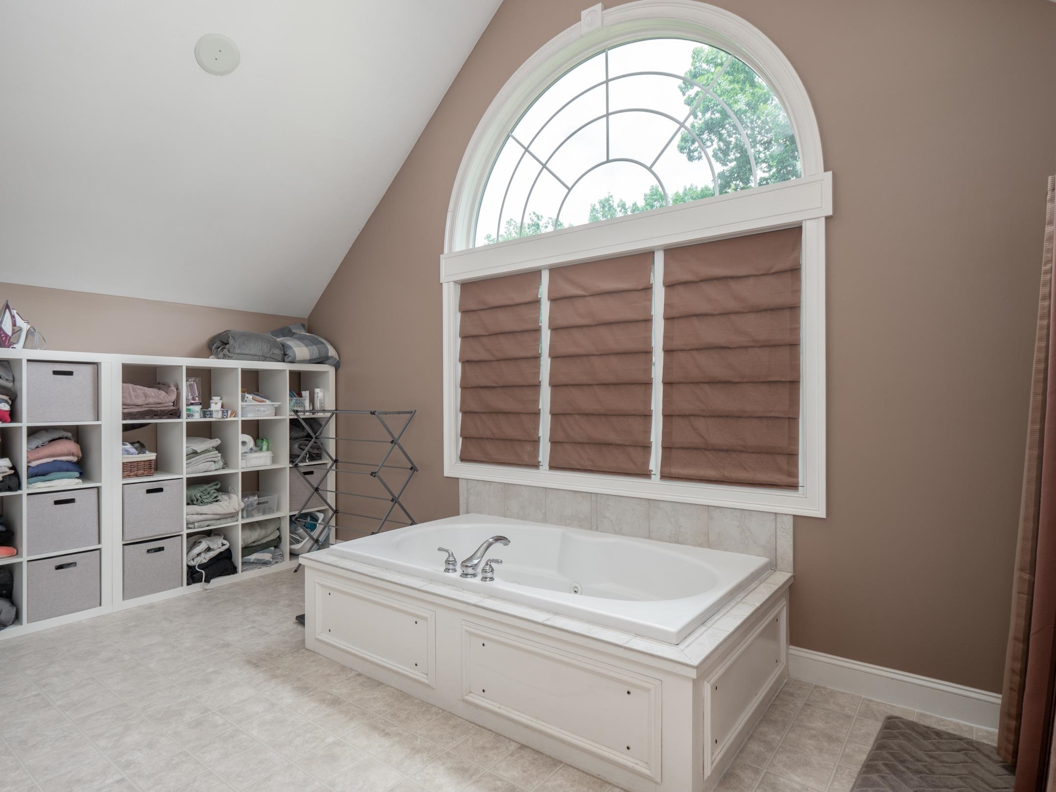 18 Empire Circle Hudson, NH 03051 - Photo 27 of 40