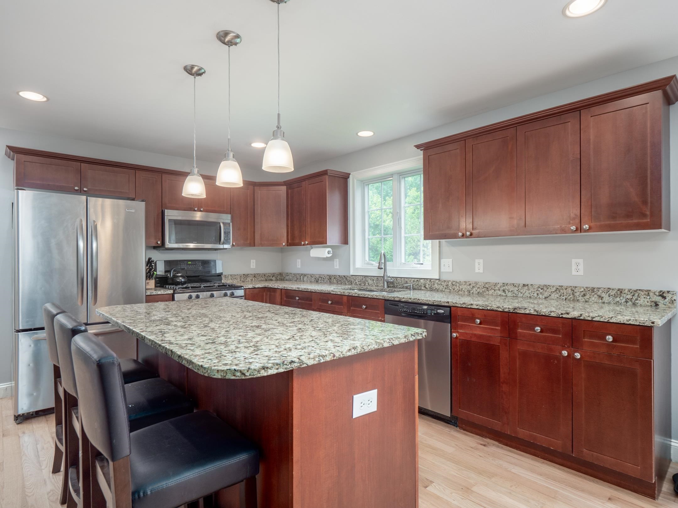 18 Empire Circle Hudson, NH 03051 - Photo 6 of 40