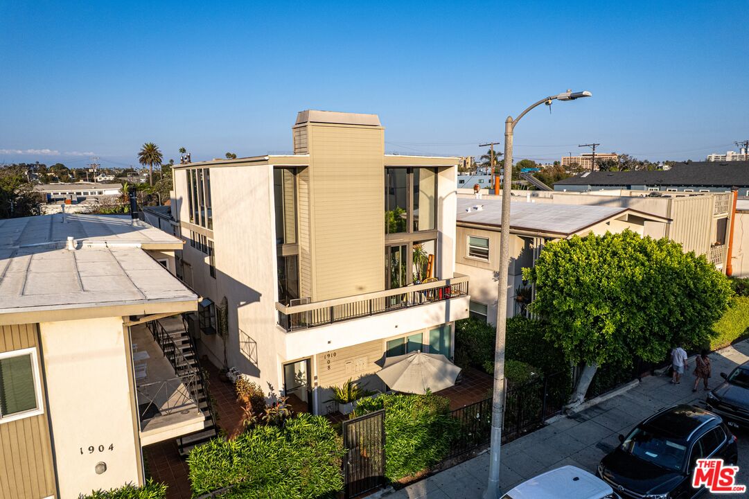 1908 Pacific Avenue Venice, CA 90291 - Photo 7 of 22