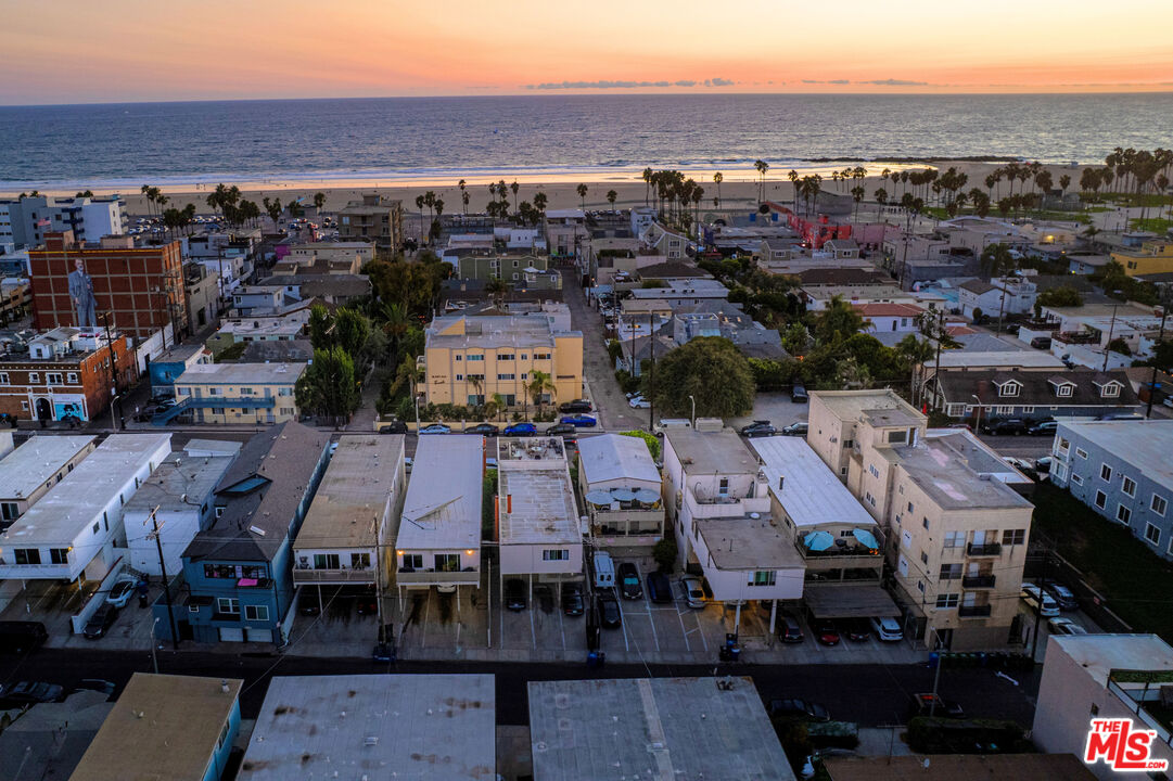 1908 Pacific Avenue Venice, CA 90291 - Photo 9 of 22