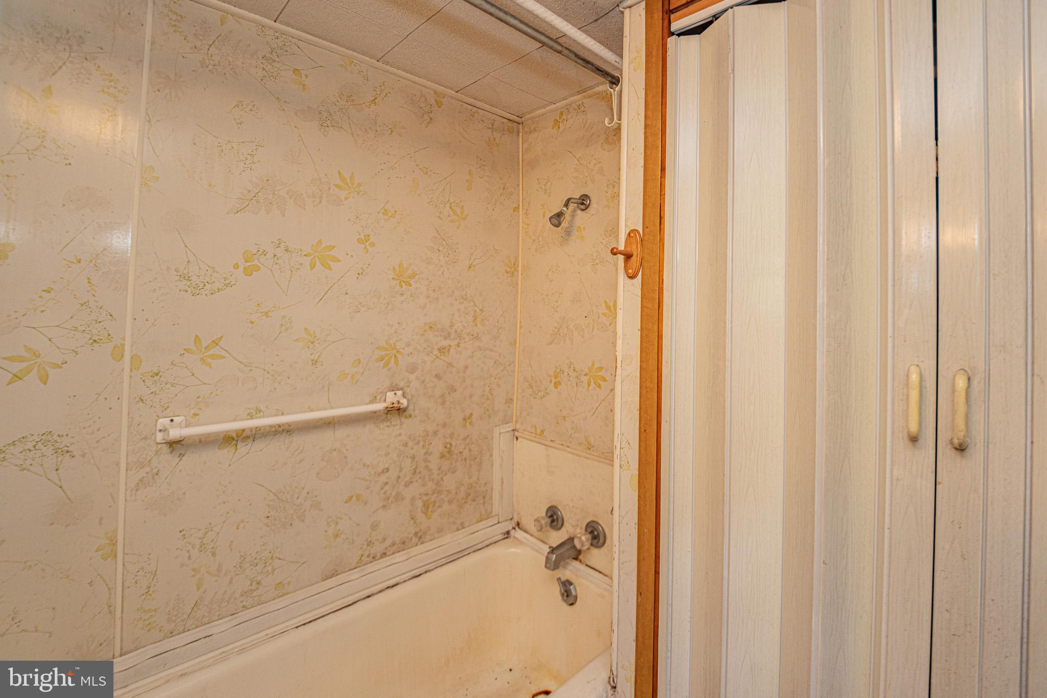 12376 Friendsville Road Friendsville, MD 21531 - Photo 25 of 37 a bathroom with a shower