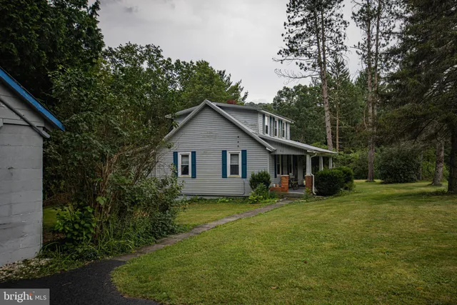 a view of a house with yard and green space