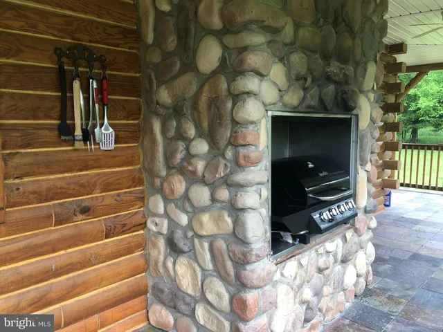 a view of an outdoor space