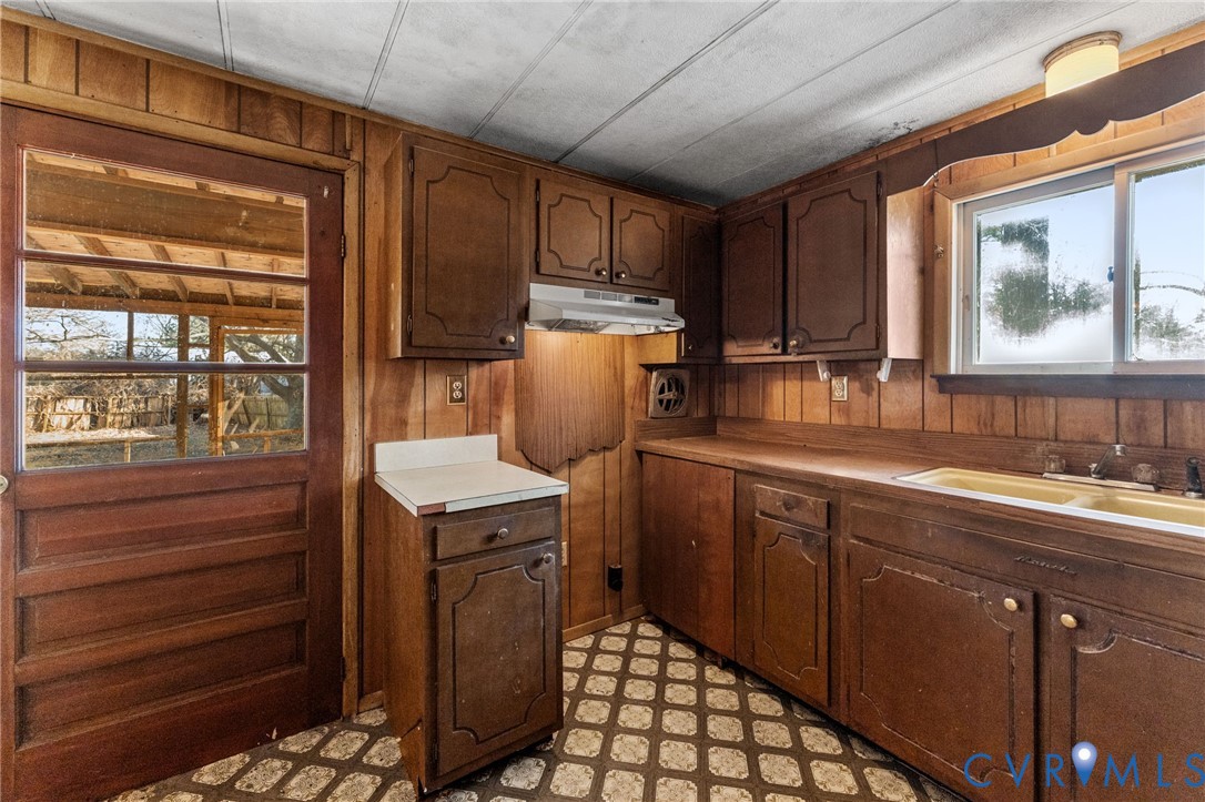 815 West Riverside Drive Lanexa, VA 23089 - Photo 5 of 22