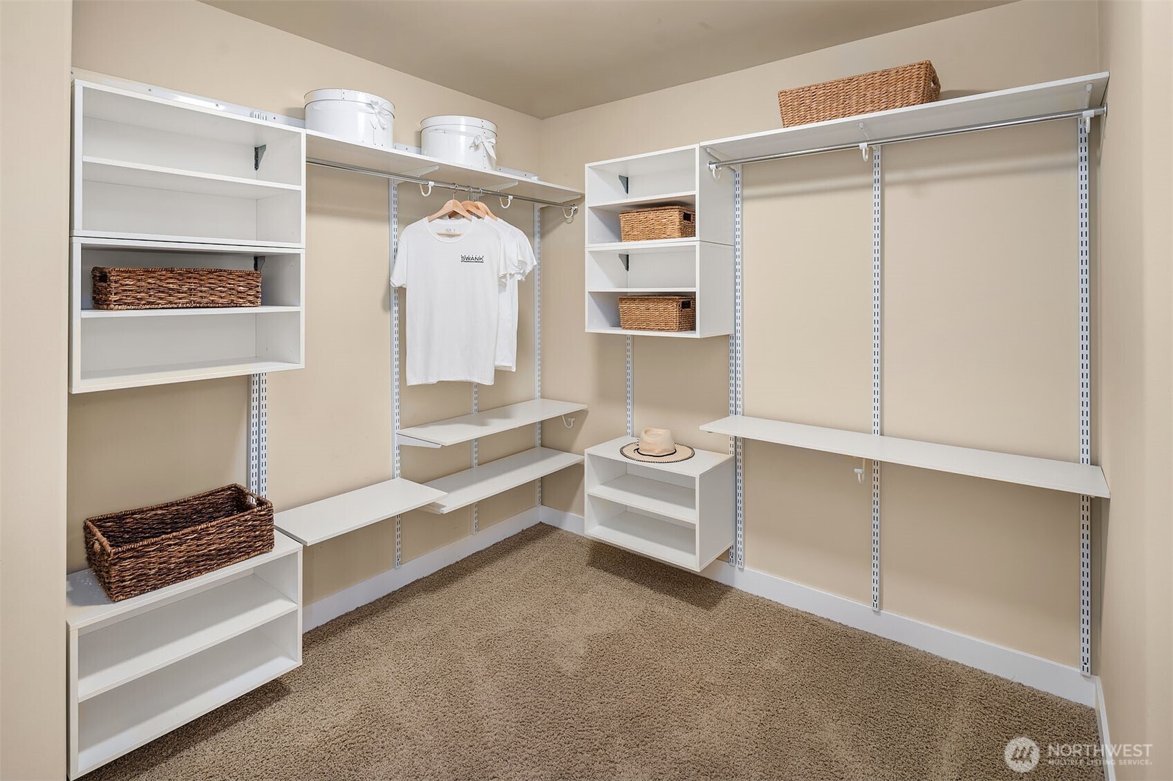 1520 37th Avenue Seattle, WA 98122 - Photo 28 of 35 a living room with furniture and a window