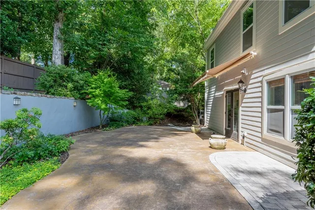 a view of an empty room with a ceiling fan