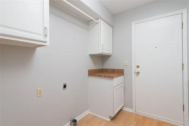 $350,000 | 12019 England Street, Overland Park, KS 66213