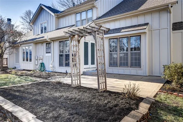 $350,000 | 12019 England Street, Overland Park, KS 66213