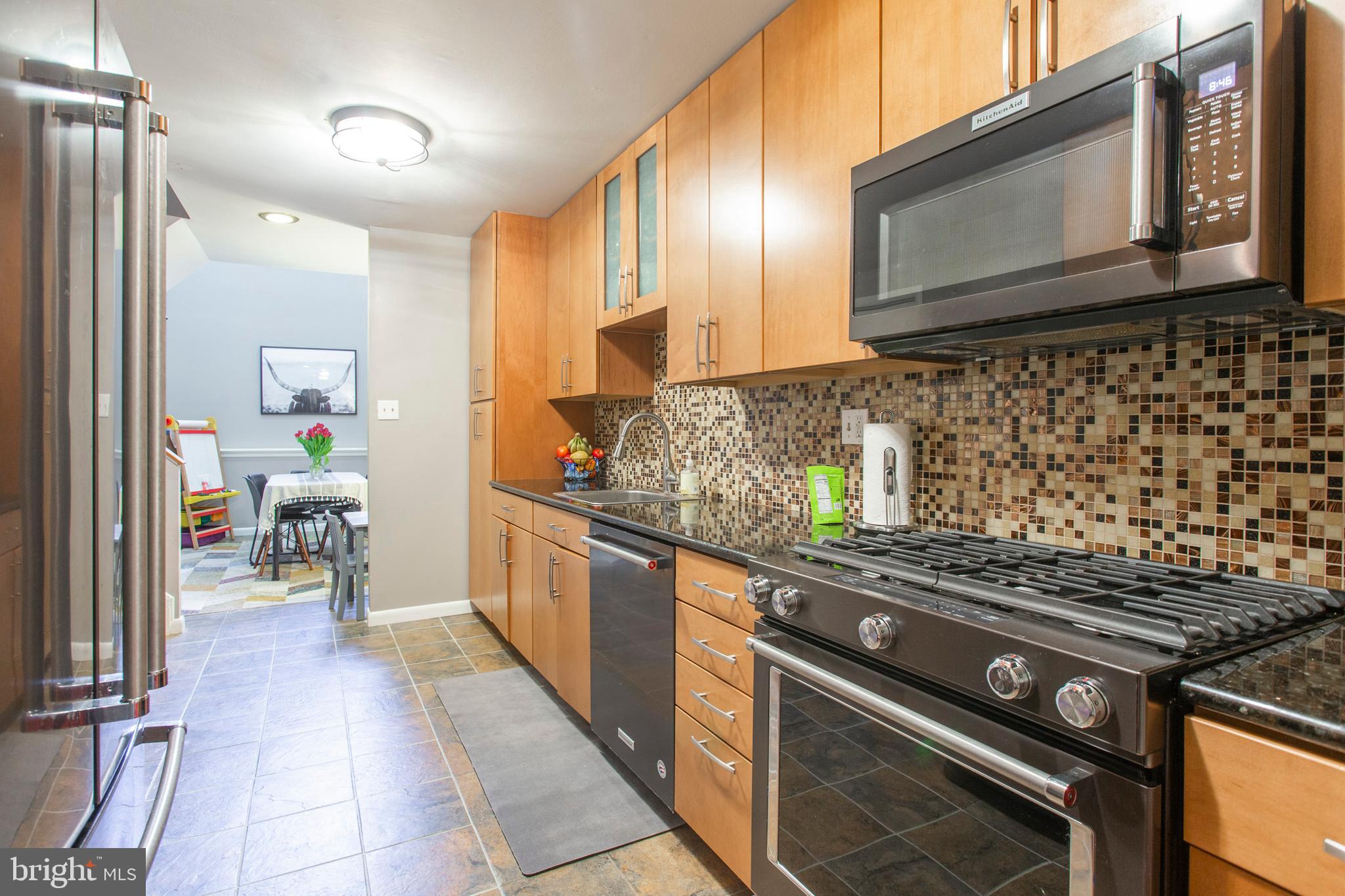 509 South 5th Street Philadelphia, PA 19147 - Photo 13 of 38 Kitchen w all newer Samsung appliances