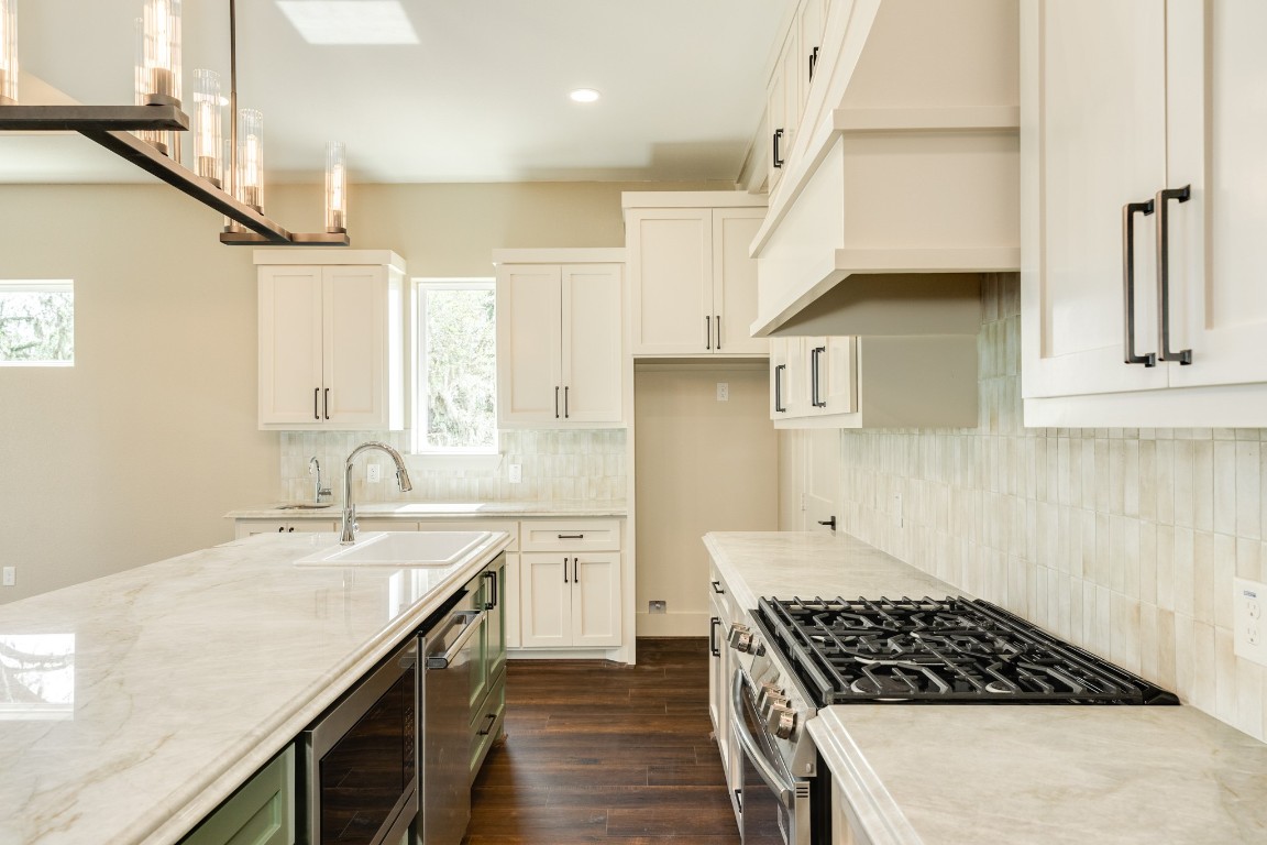 1737 Flintlock Court Angleton, TX 77515 - Photo 20 of 47 This kitchen was designed and thoughtfully created to provide convience and an effortless flow for the chef of the home. With a gas range and all state of the art appliances this kitchen is a true gem.