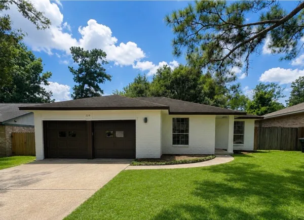$1,700 | 229 Oxford Drive, Conroe, TX 77303