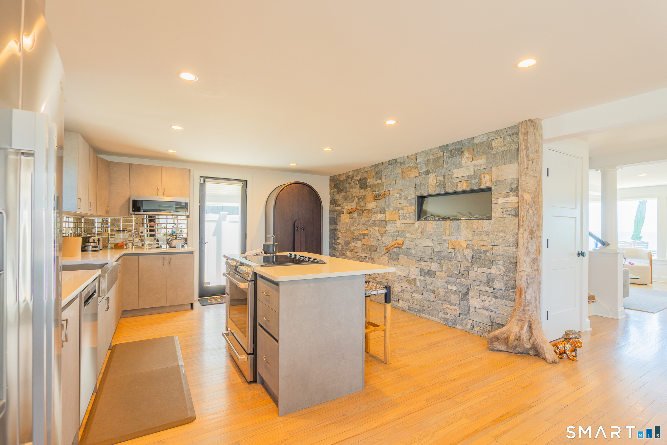 49 Hammock Road Clinton, CT 06413 - Photo 13 of 37