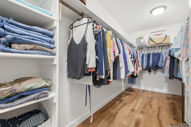 a view of a livingroom with furniture and a ceiling fan