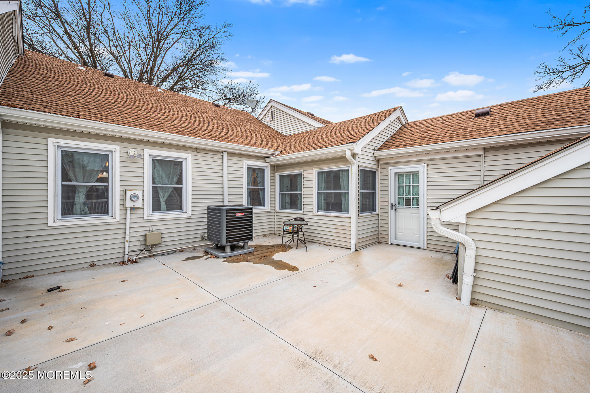 24 Calle De Elvira, Unit B Freehold, NJ 07728 - Photo 22 of 25 a backyard of a house with seating space