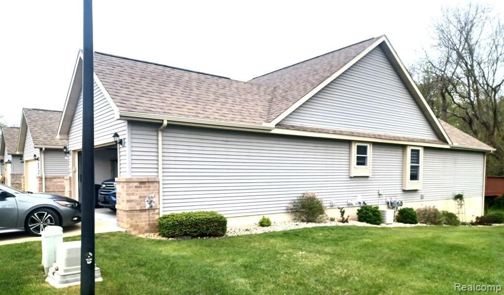 637 Ridge Lane, Unit B Tecumseh, MI 49286 - Photo 4 of 52
