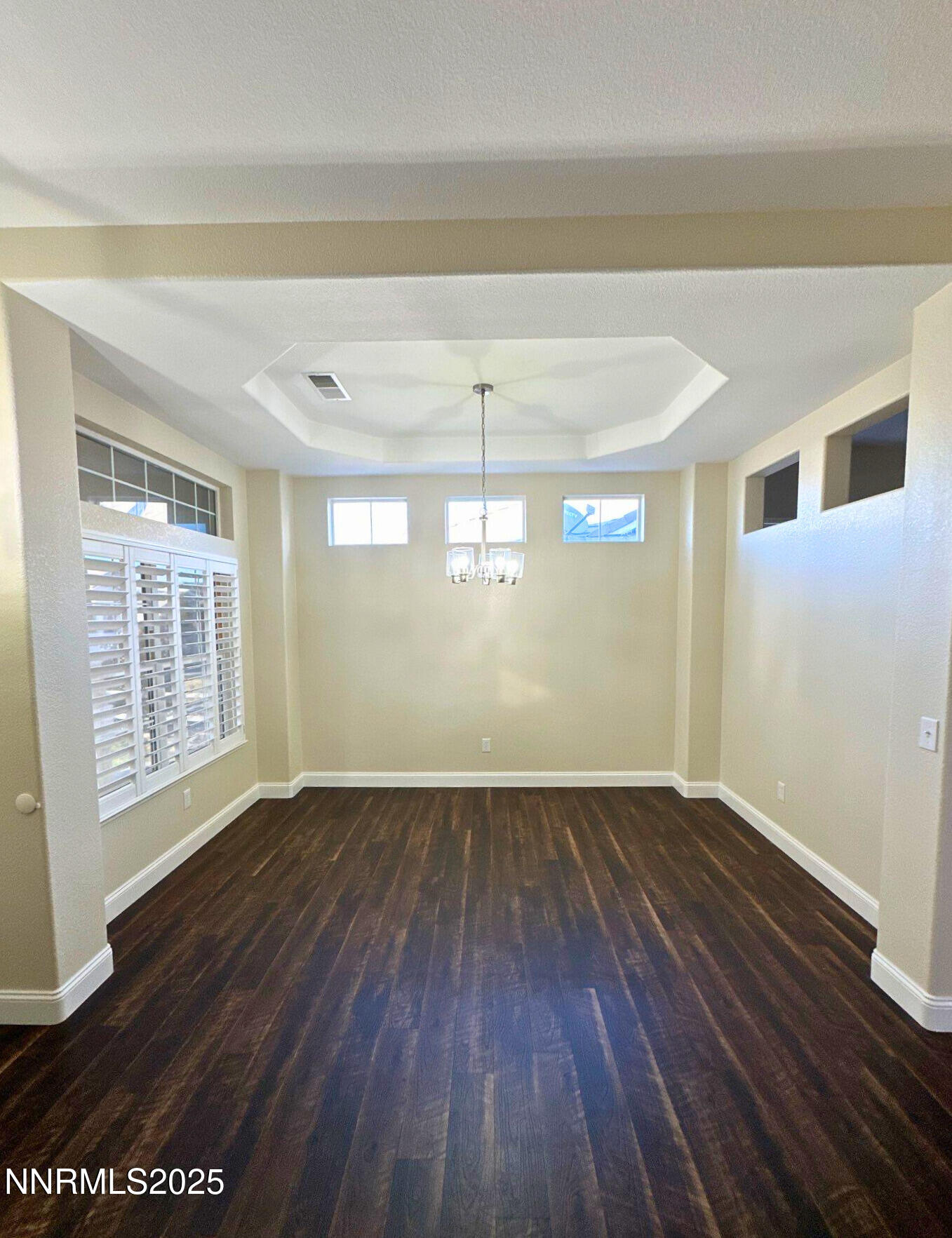 1390 South Fox Glen Court Reno, NV 89521 - Photo 3 of 24 a83b3798-39f6-43fe-a0c1-1aa2d27674ee