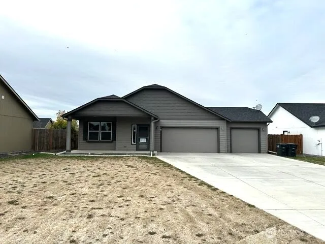 $375,000 | 720 South Lakeland Drive, Moses Lake, WA 98837