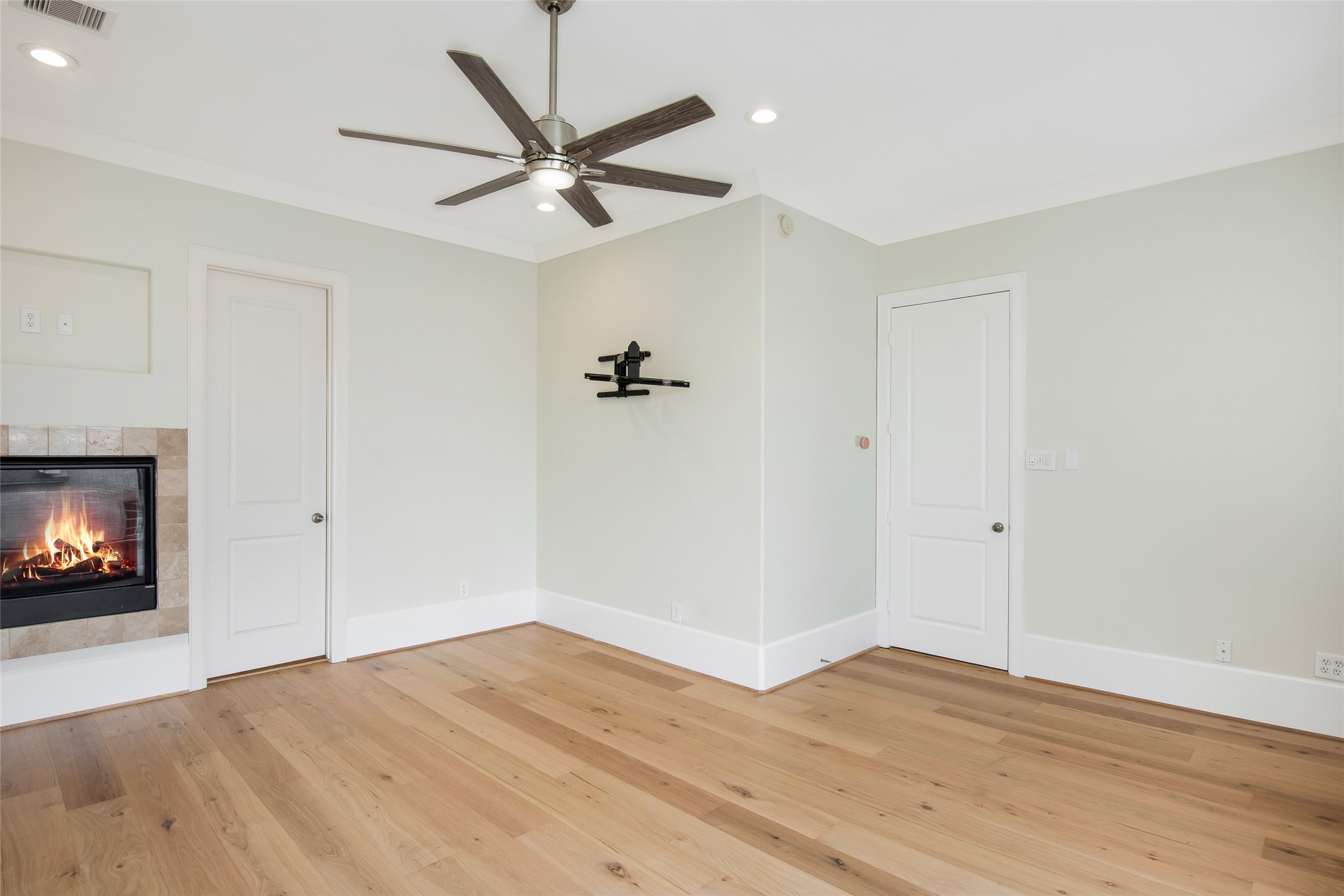 5505 Rose Street Houston, TX 77007 - Photo 18 of 35 wooden floor in an empty room with a window