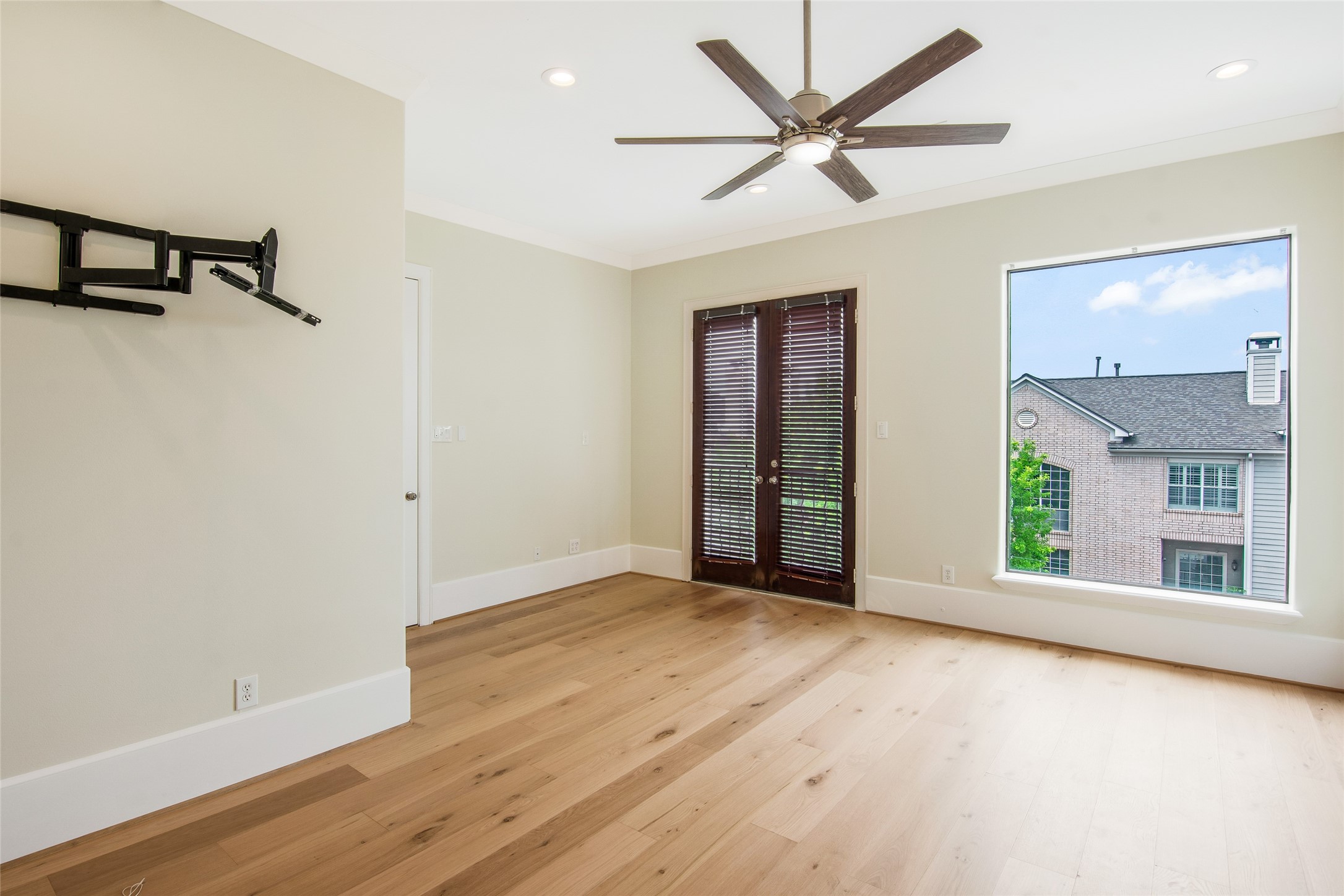 5505 Rose Street Houston, TX 77007 - Photo 19 of 35 wooden floor in an empty room with a window