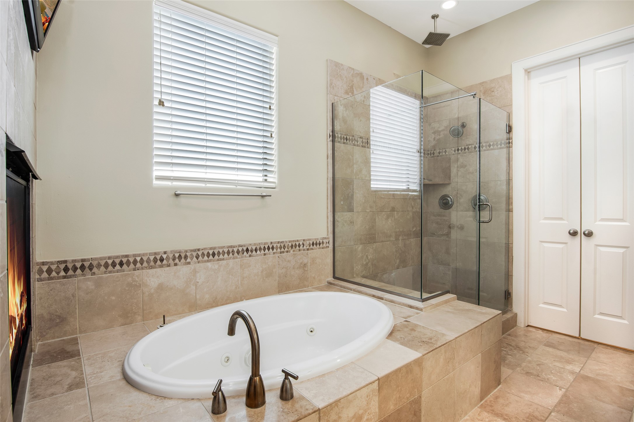 5505 Rose Street Houston, TX 77007 - Photo 21 of 35 a bathroom with a bathtub and shower