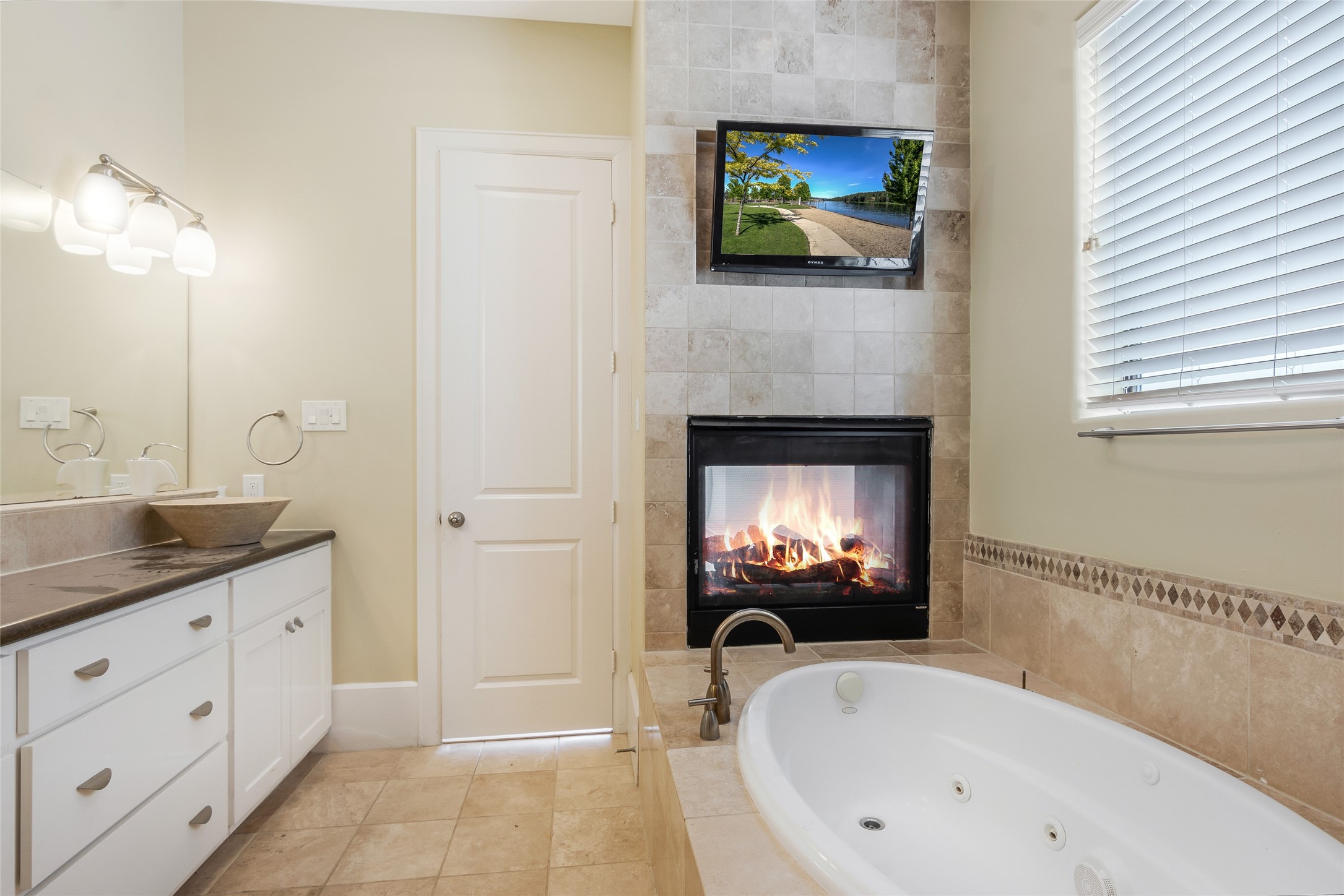 5505 Rose Street Houston, TX 77007 - Photo 22 of 35 a bathroom with a sink a large mirror and a bathtub