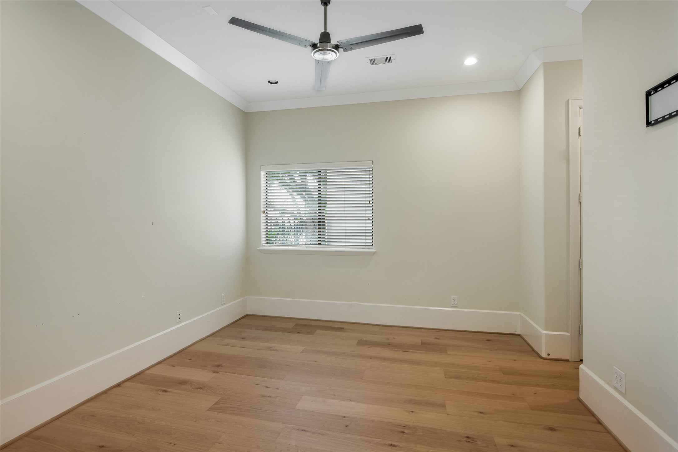 5505 Rose Street Houston, TX 77007 - Photo 4 of 35 an empty room with wooden floor ceiling fan and windows
