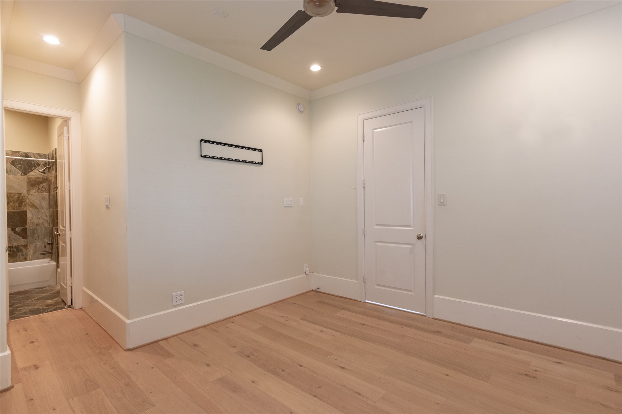 5505 Rose Street Houston, TX 77007 - Photo 5 of 35 an empty room with wooden floor and windows